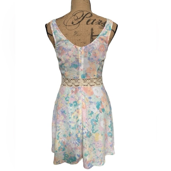 Eight Sixty Crochet Cutout Pastel Floral Sleeveless Mini Dress Women’s Medium - Picture 4 of 14